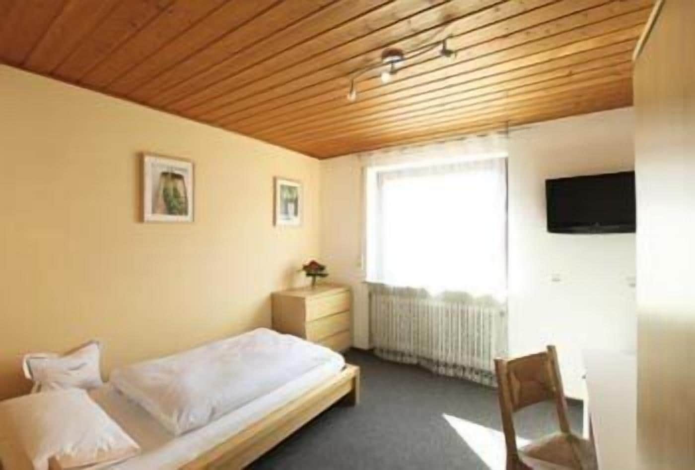 single room (category b) | 1 bedroom, desk, iron/ironing board, cots/infant beds