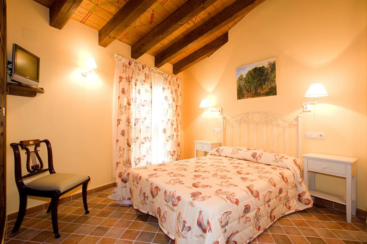 1 chambre, literie de qualité supérieure, surmatelas