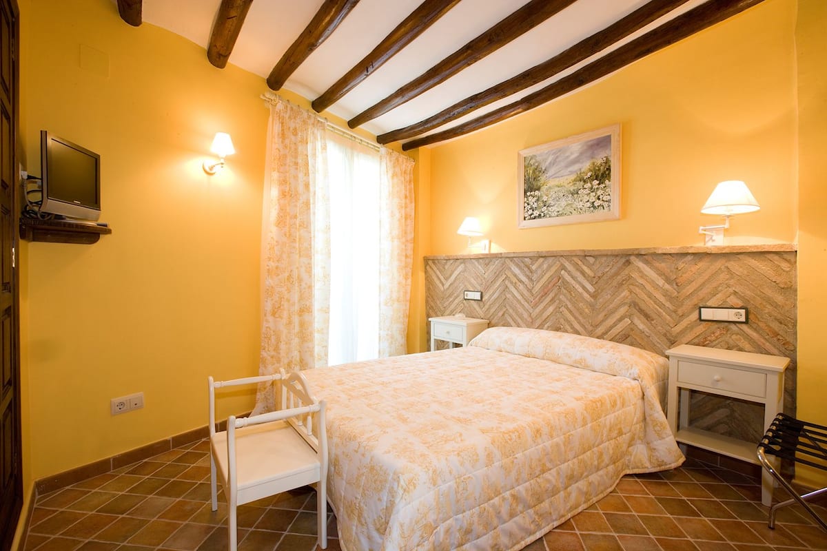 1 chambre, literie de qualité supérieure, surmatelas