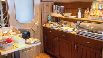 FrĂŒhstĂŒck, Mittagessen, Abendessen, regionale KĂŒche