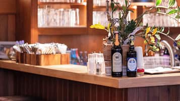 FrĂŒhstĂŒck, Mittagessen, Abendessen, regionale KĂŒche