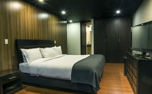 Business Room | Premium bedding, down comforters, Select Comfort beds, in-room safe - Hotel Santa Barbara Real (Bogotá)