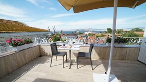 Deniz Manzarali Ozel Terasli Oda 1 | 露台/庭院