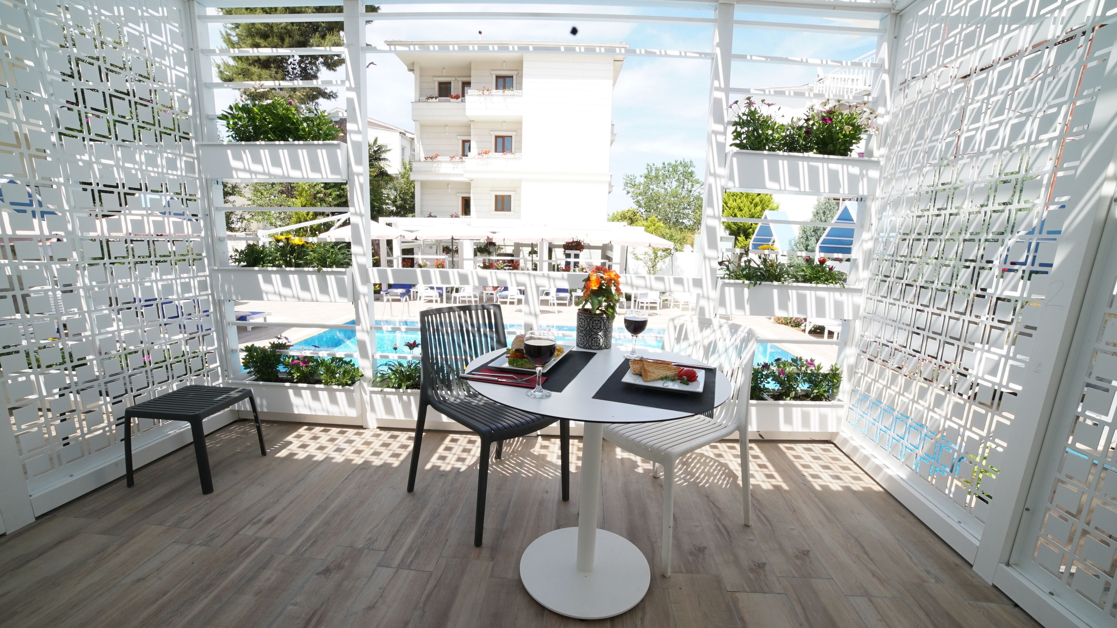 havuz kenari ozel verandali oda | view from room