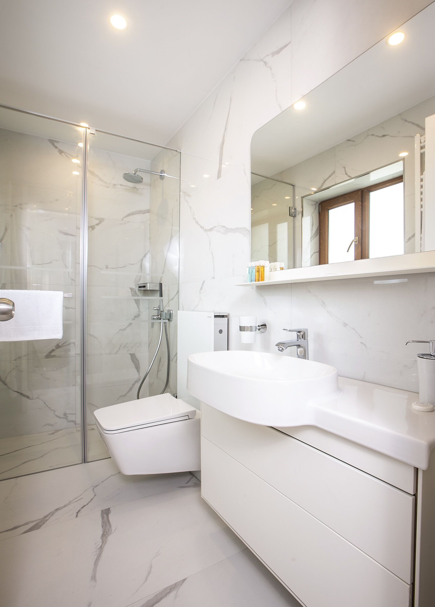 deluxe balkonlu oda- ek yatakli | bathroom | shower, hair dryer, towels