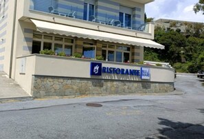 Electric vehicle-charging station - Hotel Le Roi (Varazze)