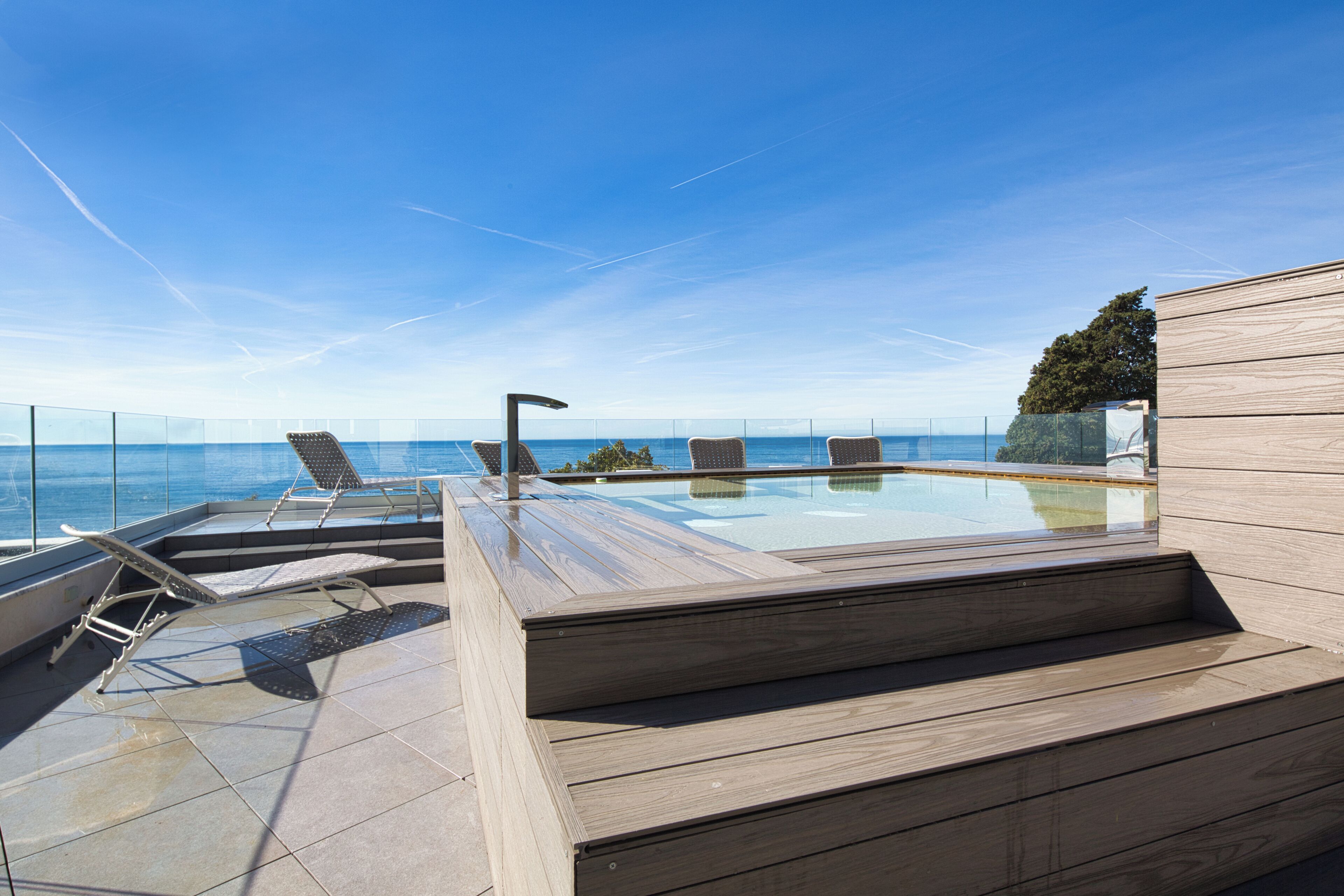 Piscina stagionale all'aperto, lettini