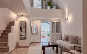 Two Bedroom Maisonette with Caldera View | Área de estar | TV