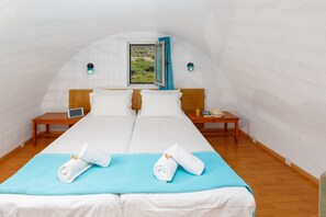 Romantic Villa, Sea View (Maisonette) | 1 bedroom, in-room safe, individually decorated, desk - Romantica Beach Villas (Hersonissos)