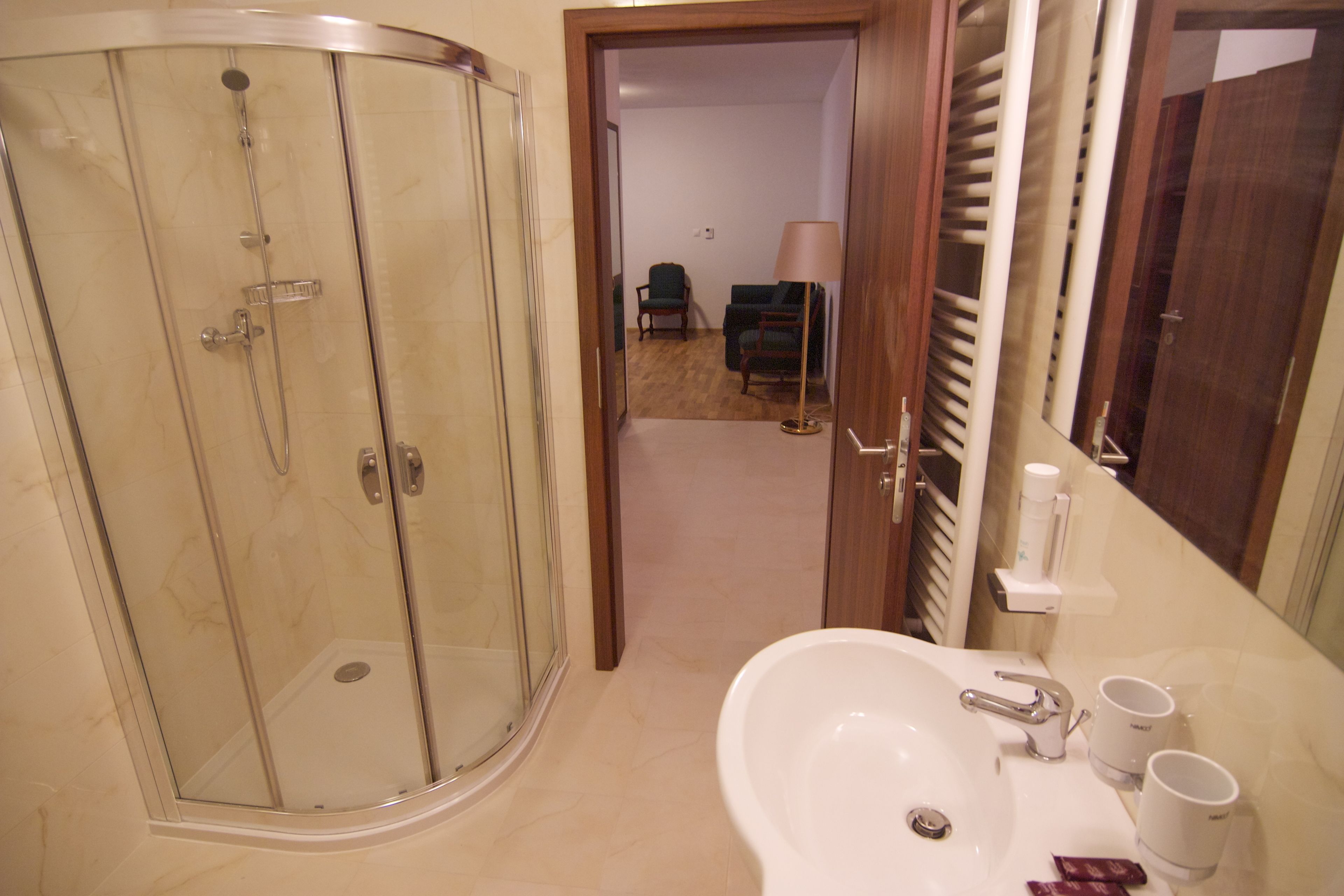 Double Room | Bathroom | Separate tub and shower, towels