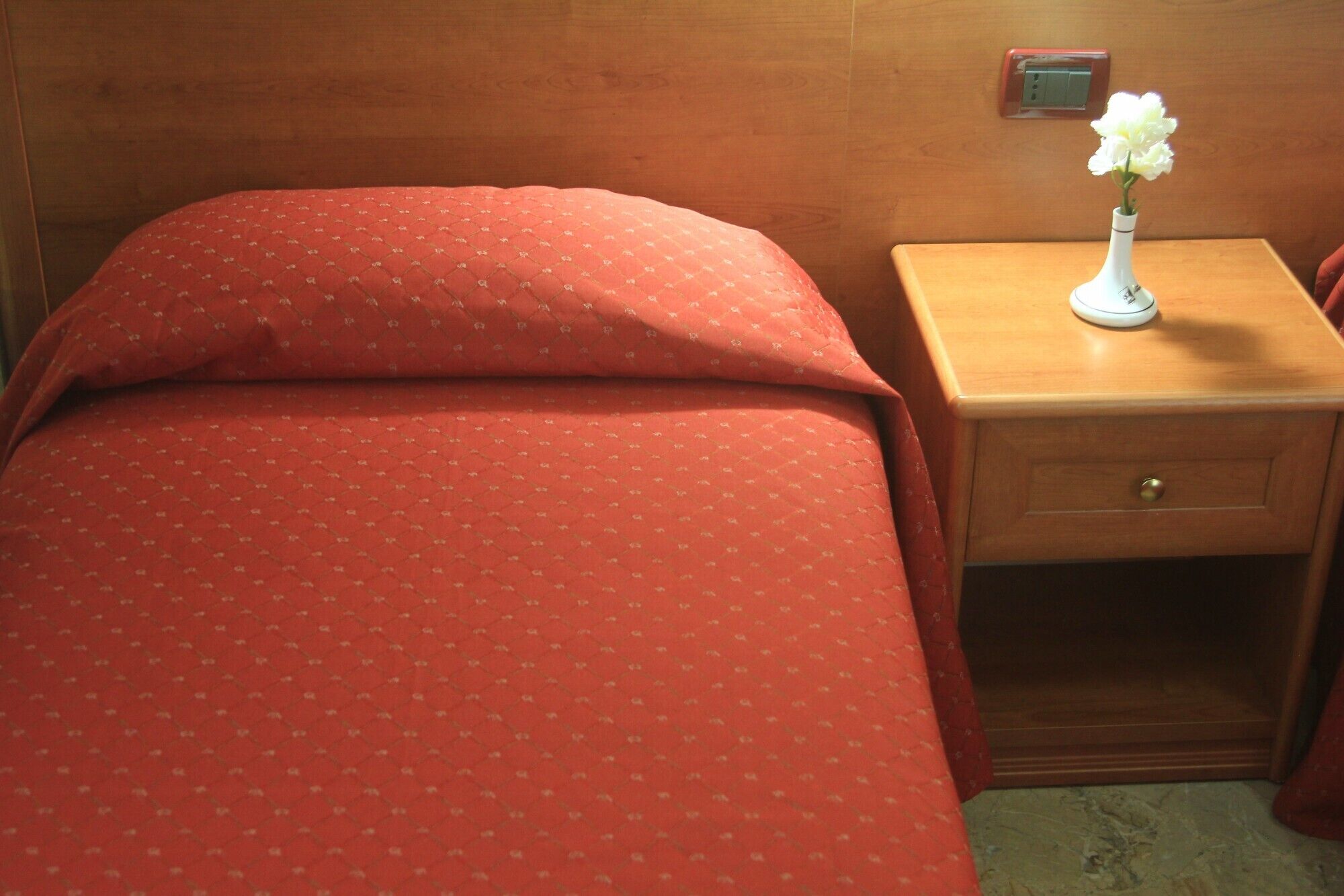 single room | 1 bedroom, premium bedding, desk, soundproofing