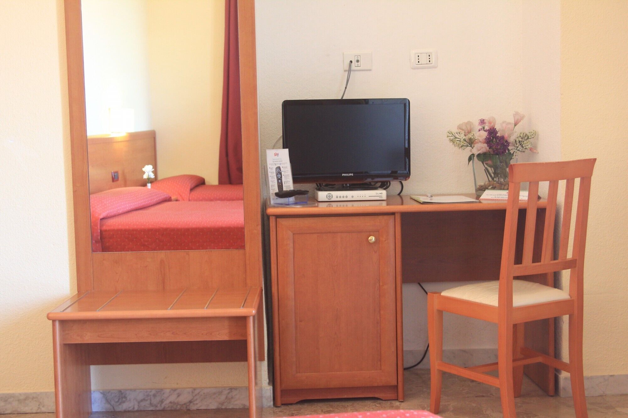 1 bedroom, premium bedding, desk, soundproofing