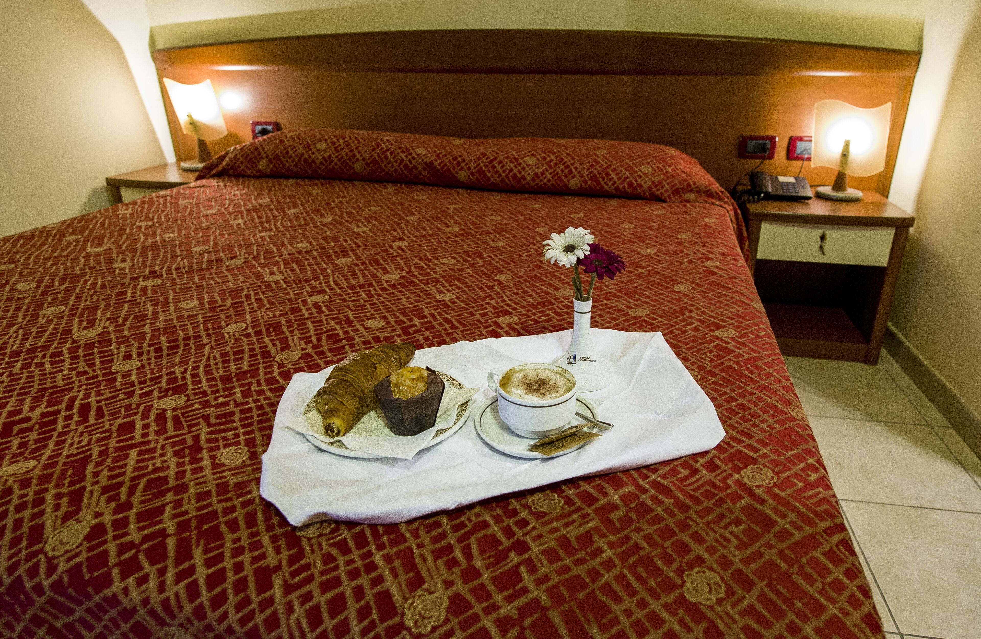 1 bedroom, premium bedding, desk, soundproofing