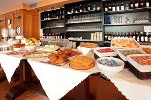 Free breakfast 