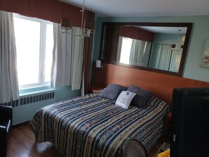 Deluxe Room, 1 Queen Bed | Desk, blackout curtains, iron/ironing board, free WiFi