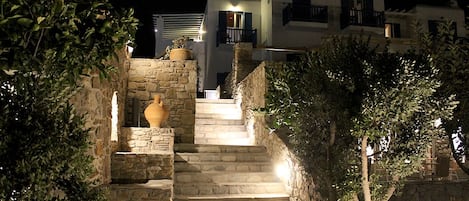 Façade de l’hébergement - soirée/nuit