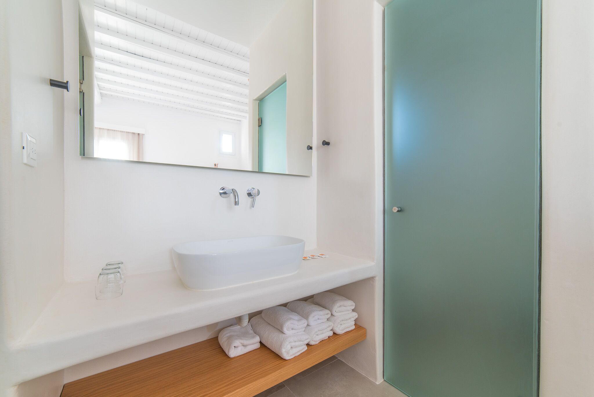 standard triple room | bathroom sink