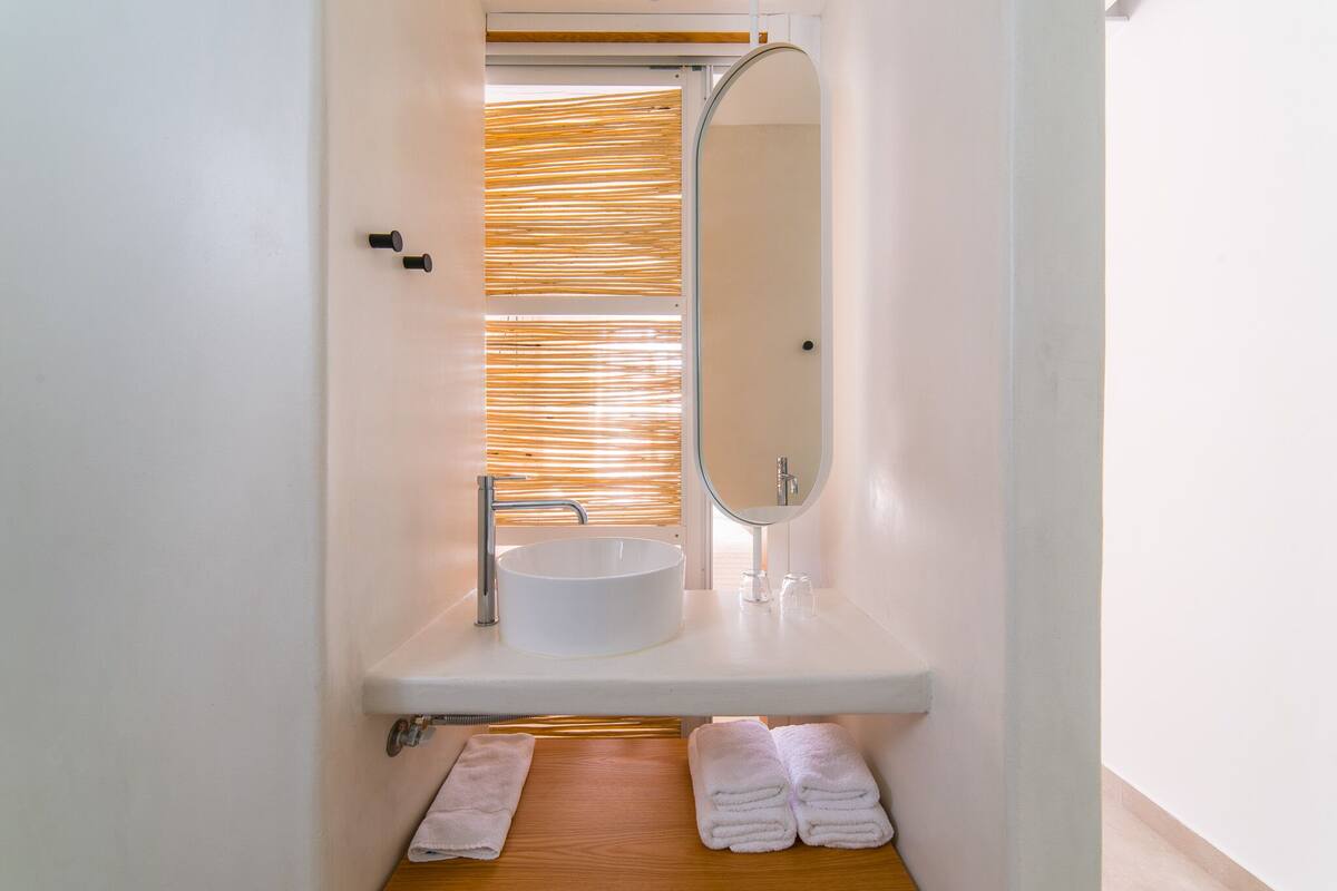 1 bedroom, in-room safe, desk, free wifi