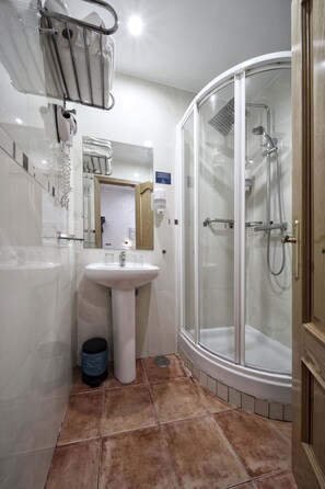 Bathroom - Hostal Las Fuentes - Adults Only (Madrid)