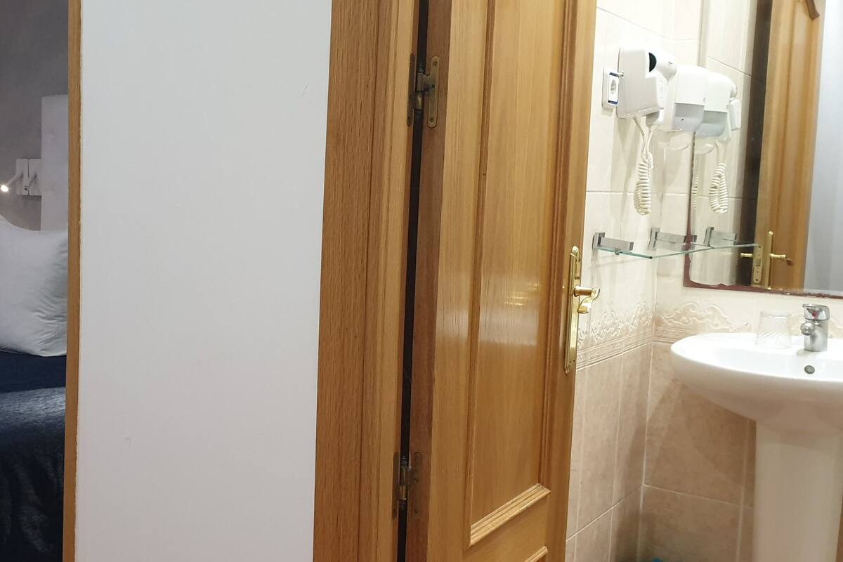 Familierom, privat bad (Exterior) | Minibar, safe på rommet, skrivebord og lydisolert