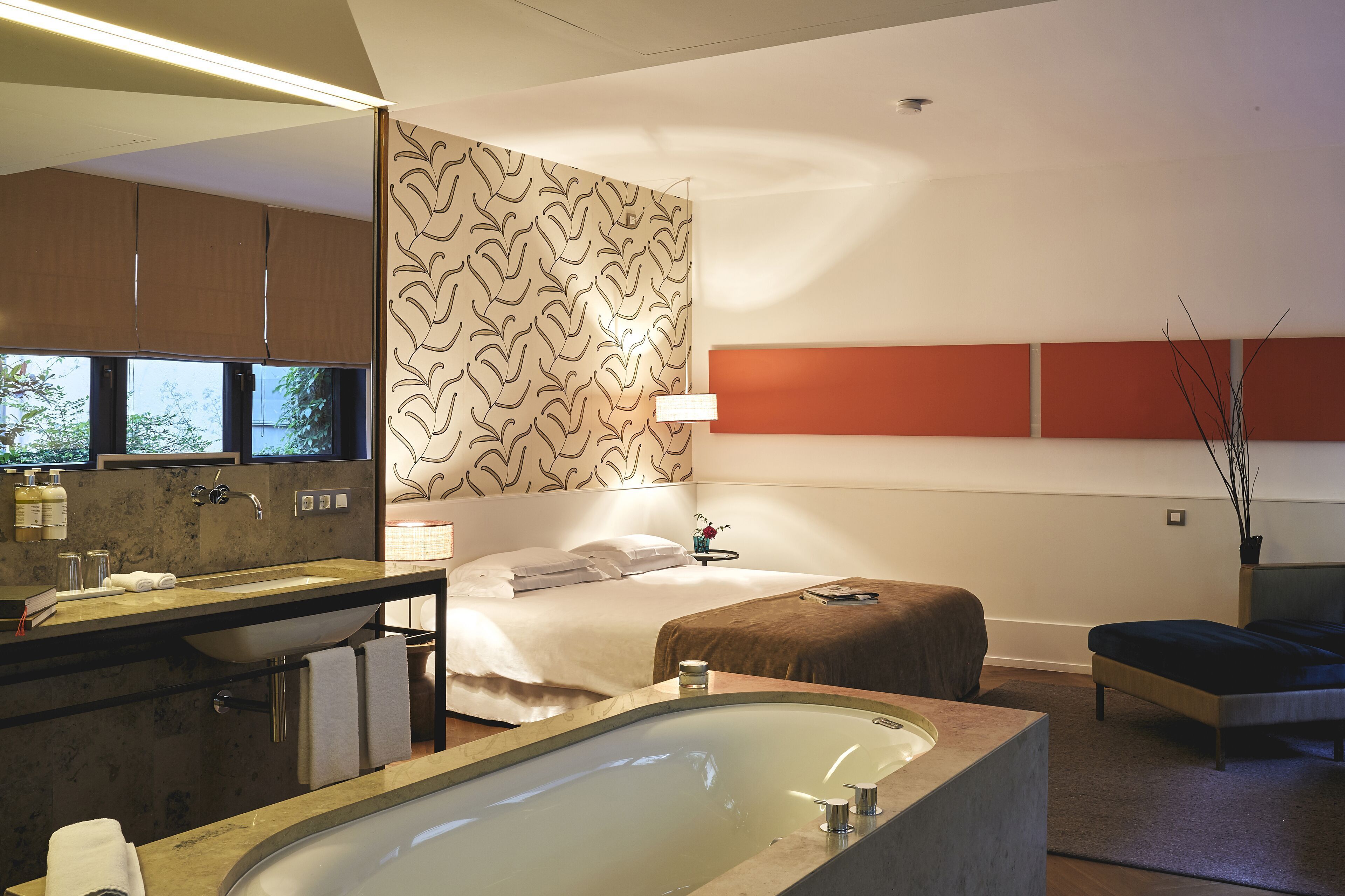 Luxe beddengoed, een minibar, een kluis op de kamer, een bureau