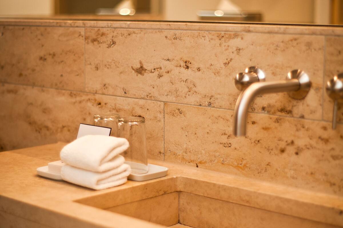 cortiina 2 bedroom suite | bathroom sink