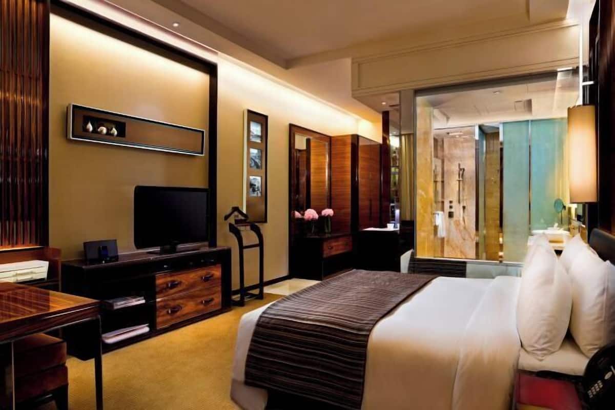 1 bedroom, Egyptian cotton sheets, premium bedding, minibar