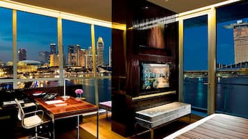 Suite, 1 trÚs grand lit (Theme) | Draps en coton égyptien, literie de qualité supérieure, minibar