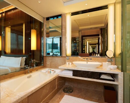 The Fullerton Bay Hotel - Image 7