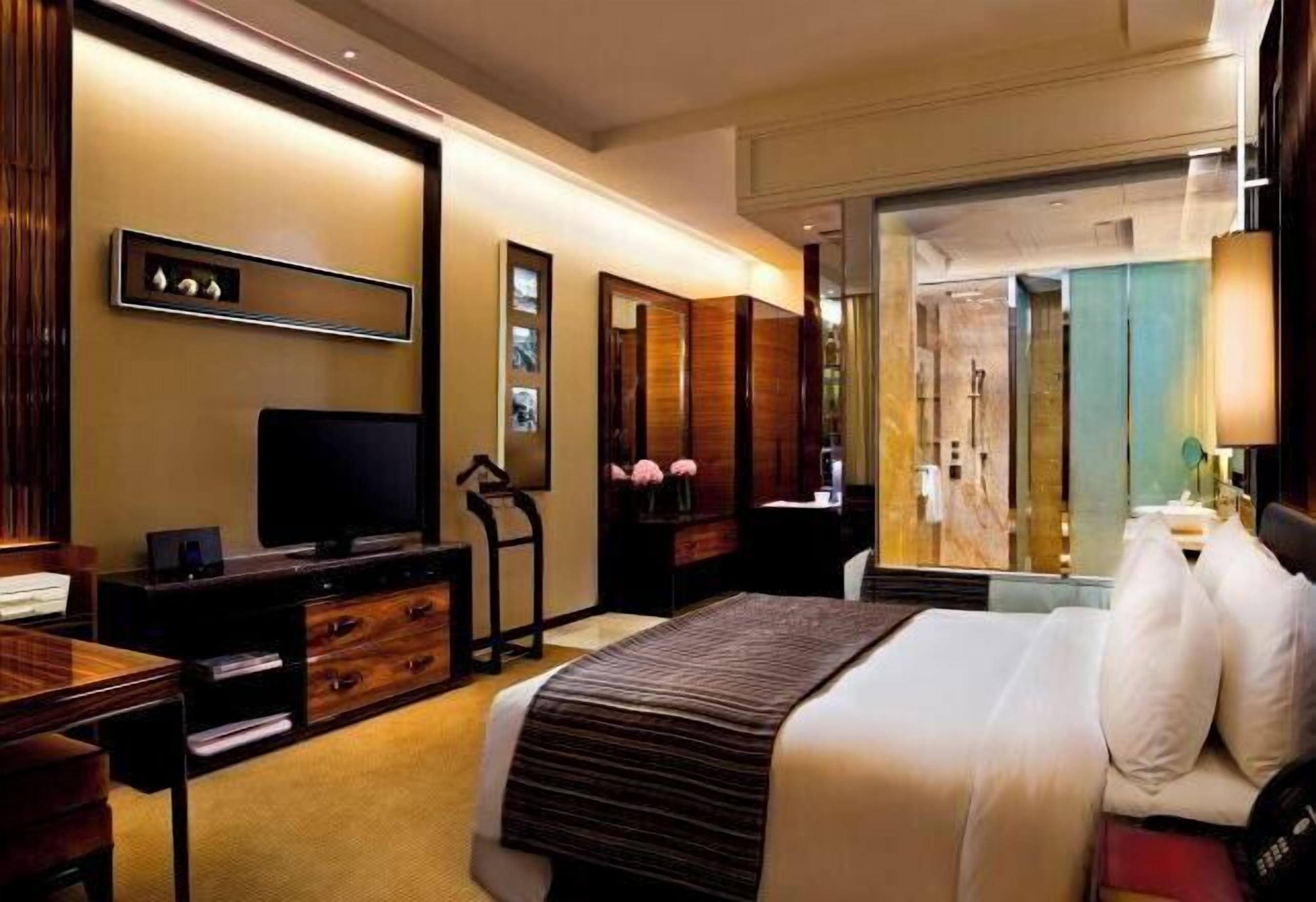 Egyptian cotton sheets, premium bedding, minibar, in-room safe