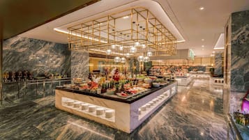 4 restaurants, breakfast served