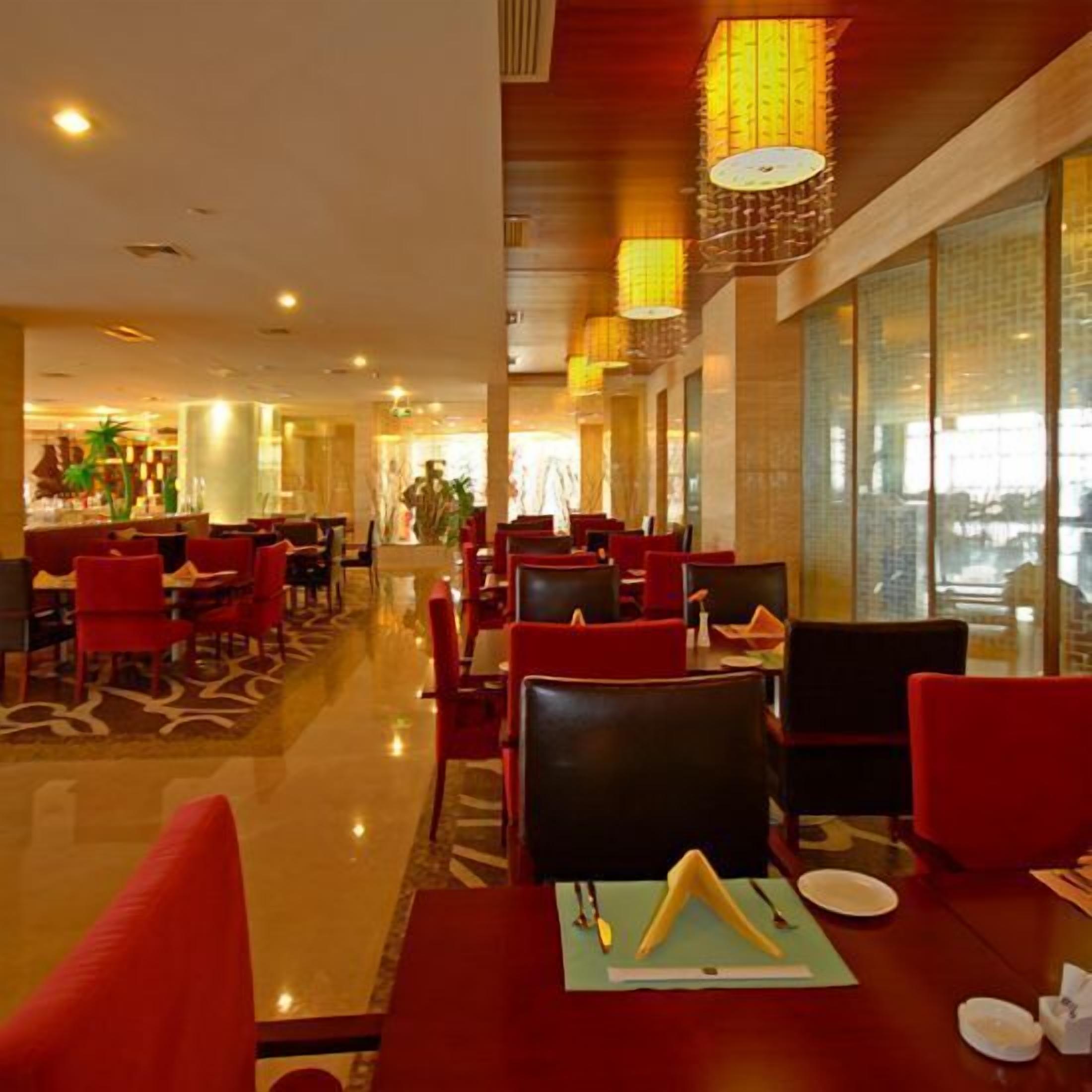 4 restaurants, breakfast served