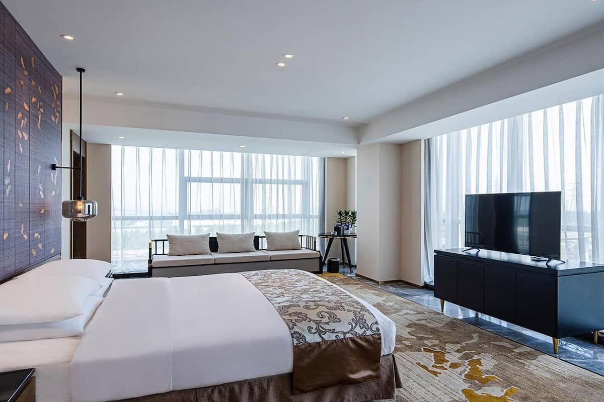 premium bedding, select comfort beds, minibar, in-room safe