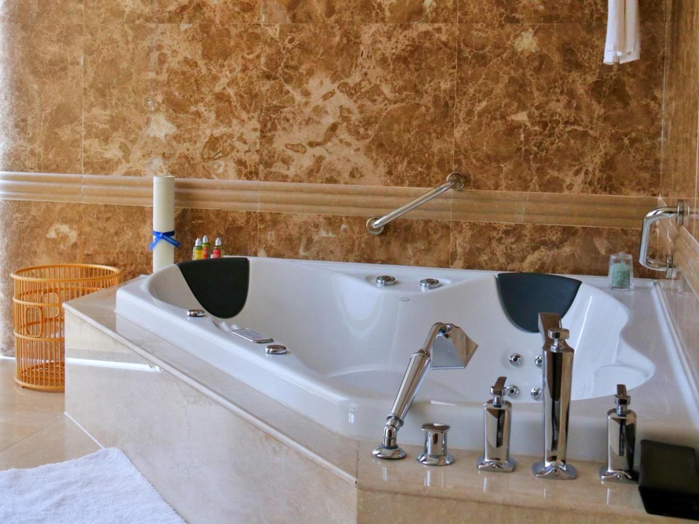 separate bathtub and shower, free toiletries, hair dryer, bathrobes