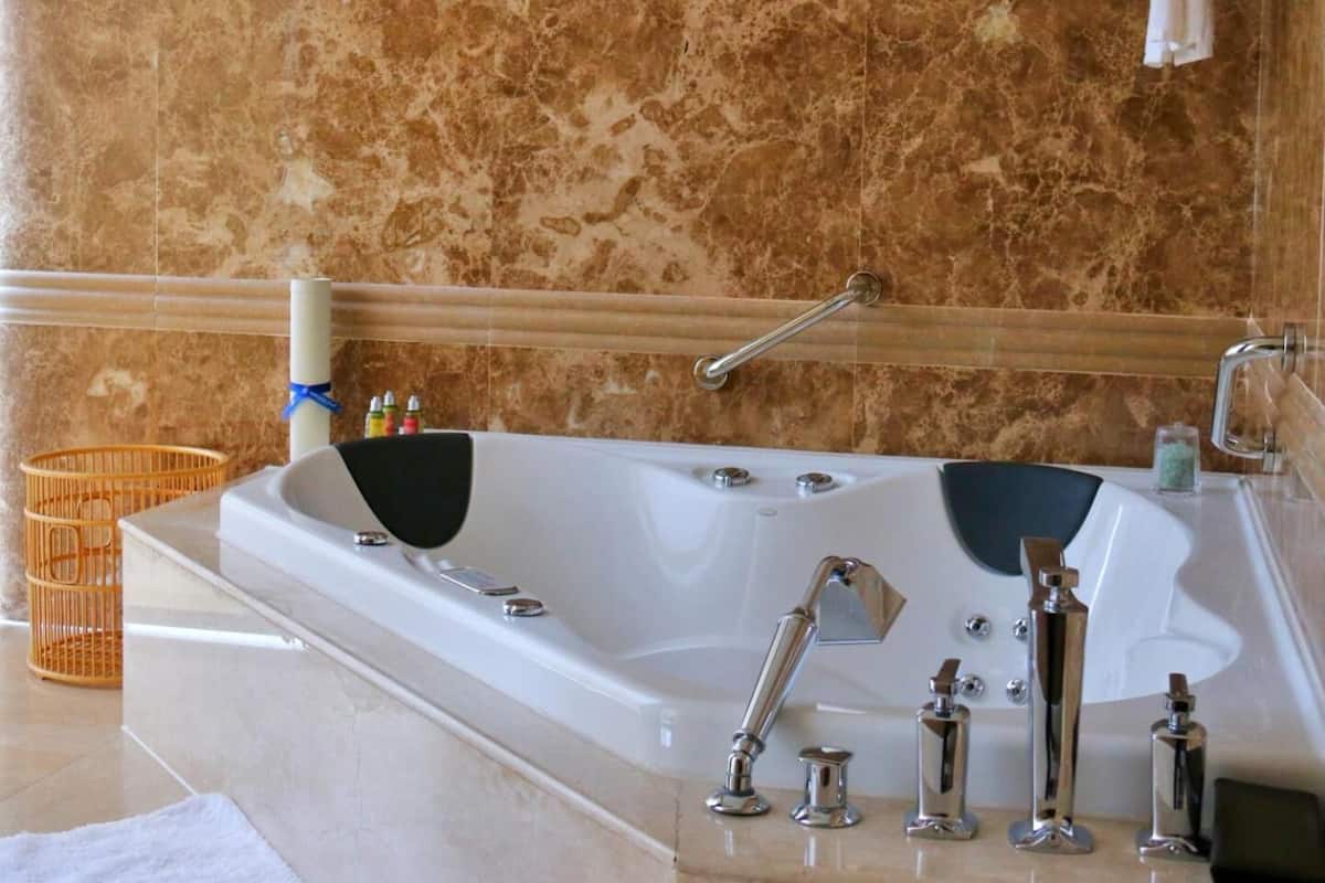 separate bathtub and shower, free toiletries, hair dryer, bathrobes