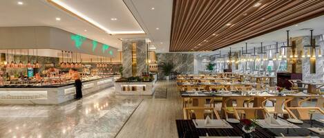 4 restaurants, breakfast served