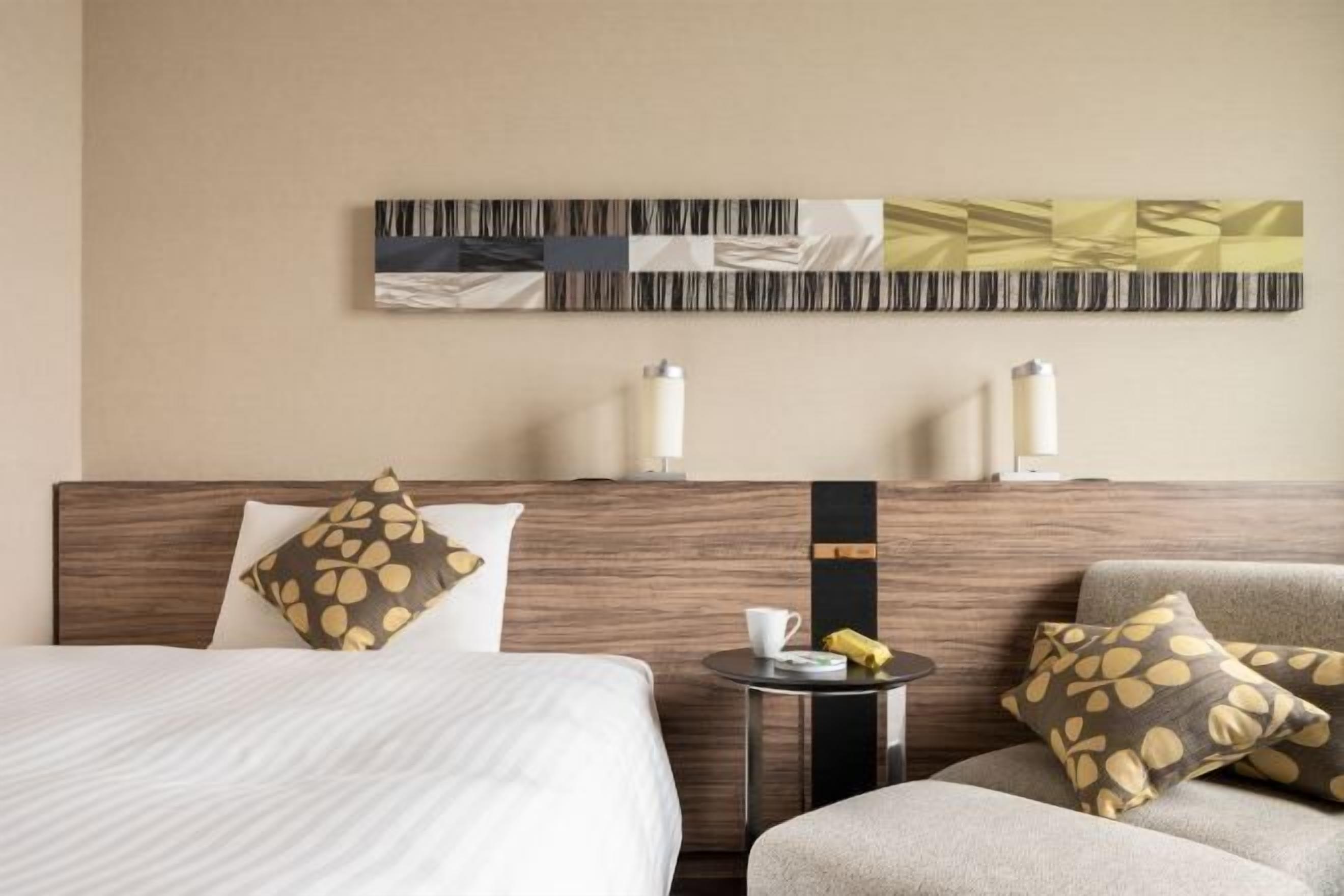 Roupas de cama premium, cofres nos quartos, cortinas blackout