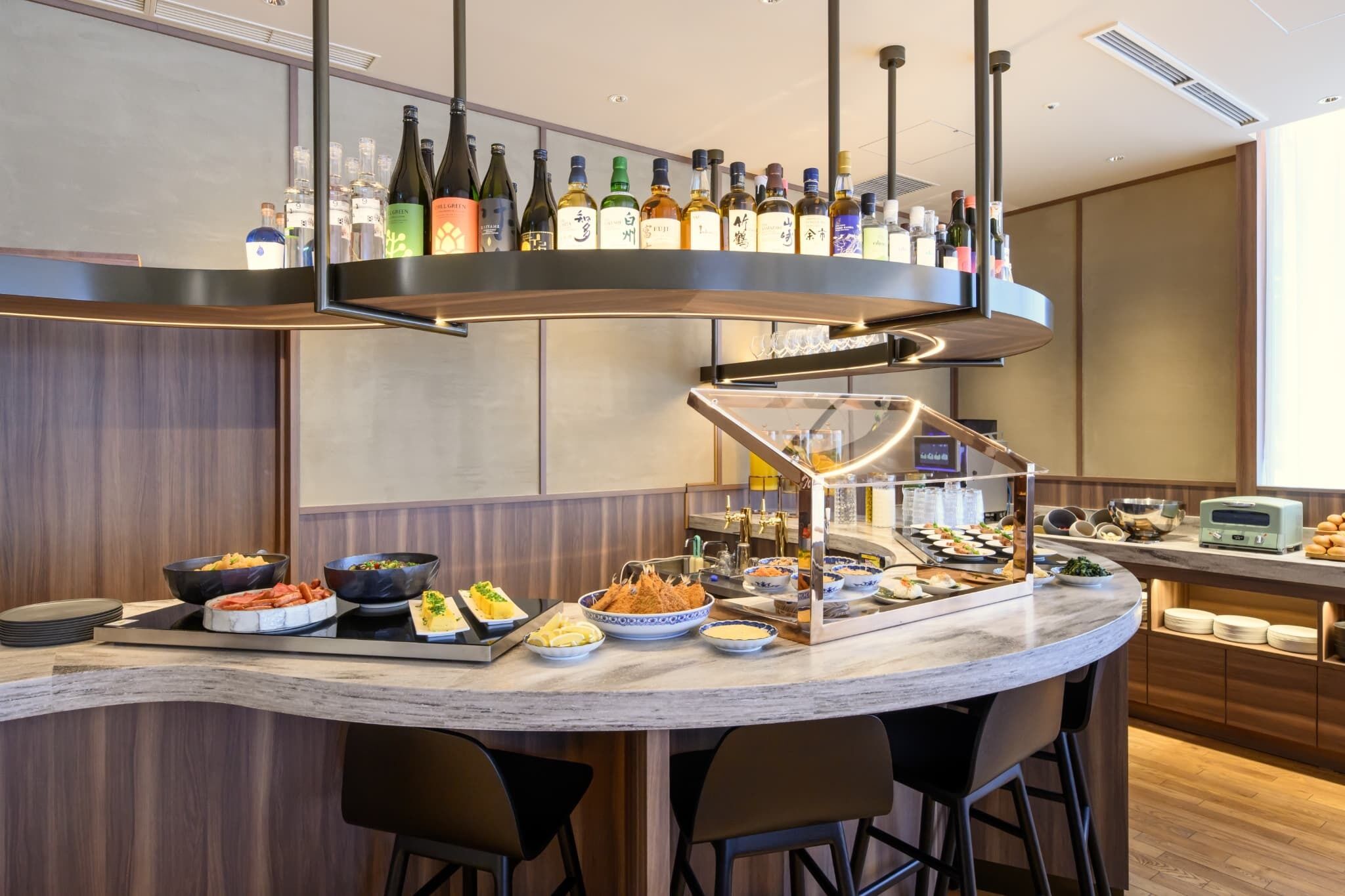 Daily full breakfast (JPY 2970 per person)