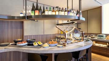 Daily full breakfast (JPY 2970 per person)