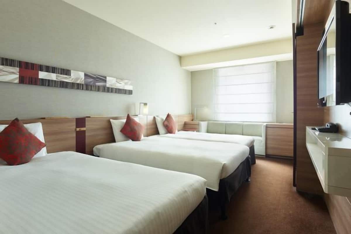 Roupas de cama premium, cofres nos quartos, cortinas blackout