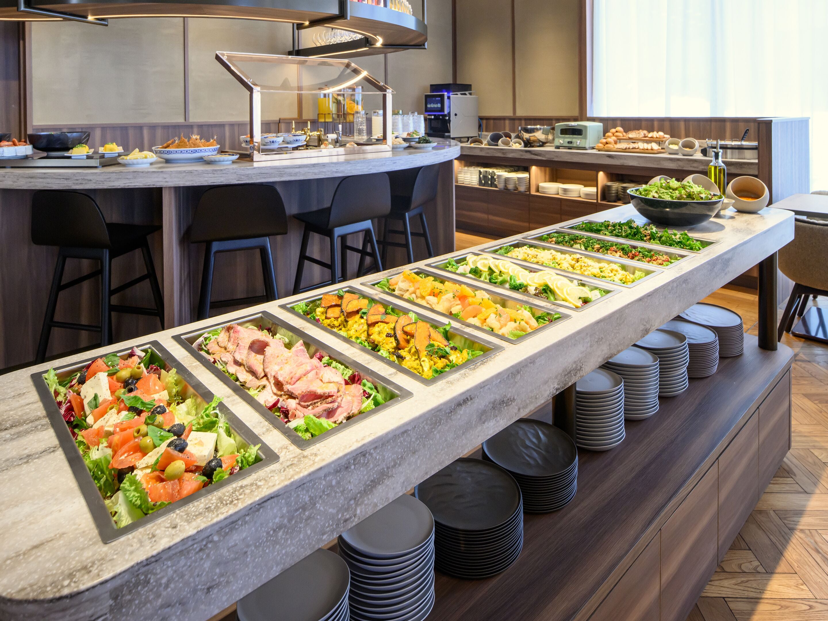 Daily full breakfast (JPY 2970 per person)