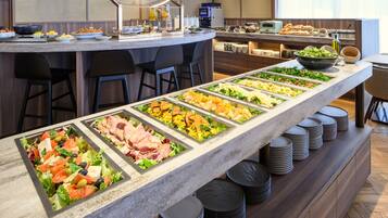 Daily full breakfast (JPY 2970 per person)