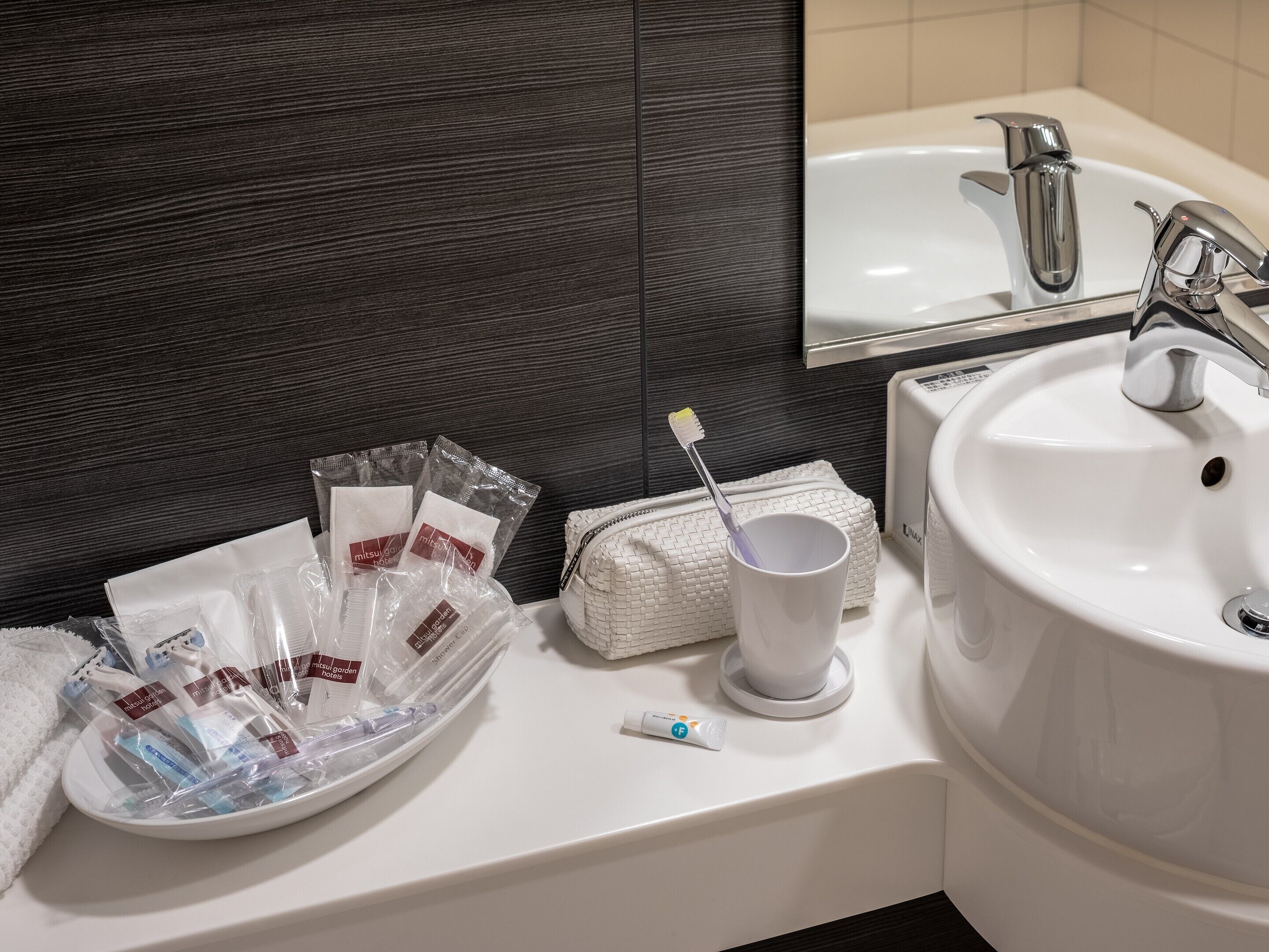 premium bedding, down duvets, in-room safe, blackout curtains