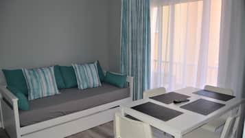 Appartement, 1 chambre | Coin séjour | Télévision