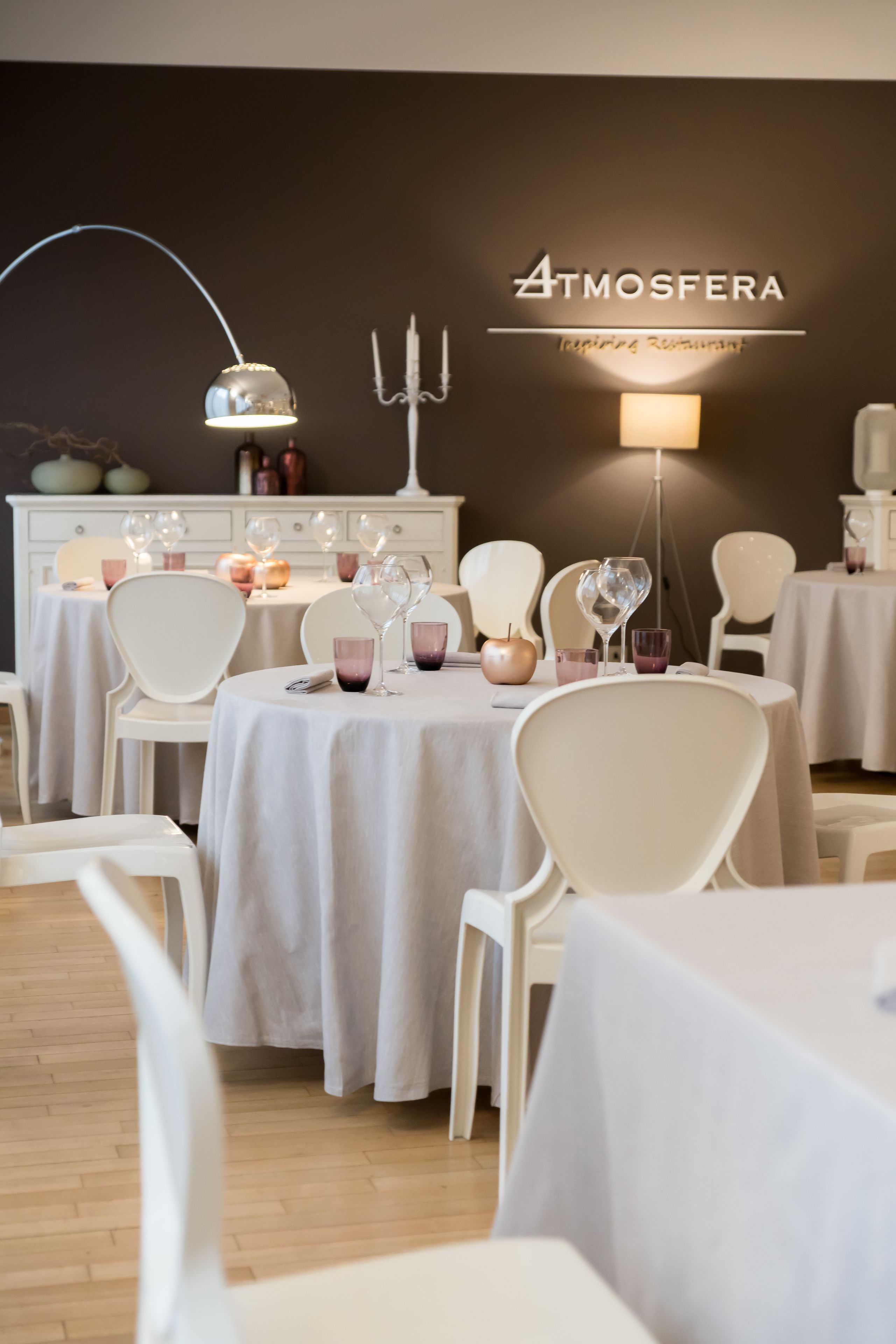 2 restaurants, breakfast, lunch, dinner served; italian cuisine