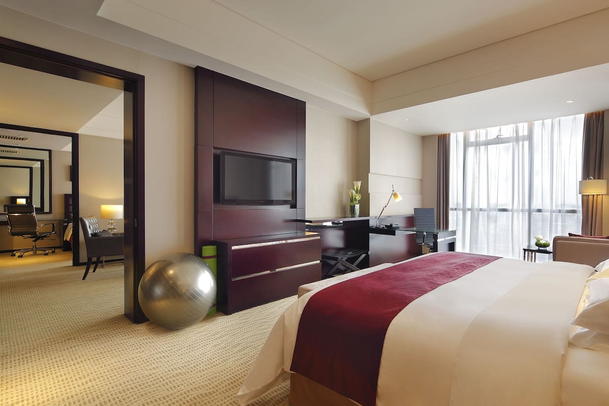 Minibar, in-room safe, soundproofing, free WiFi