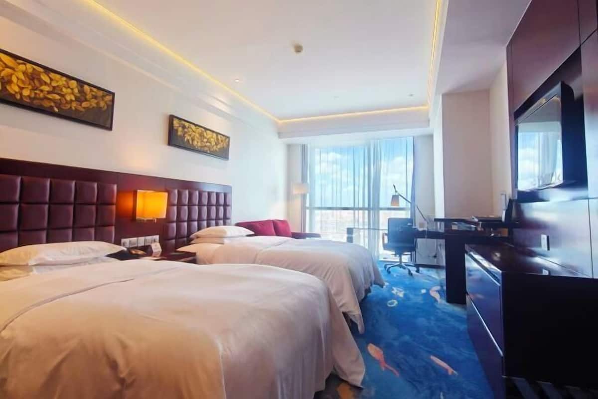 Minibar, in-room safe, soundproofing, free WiFi