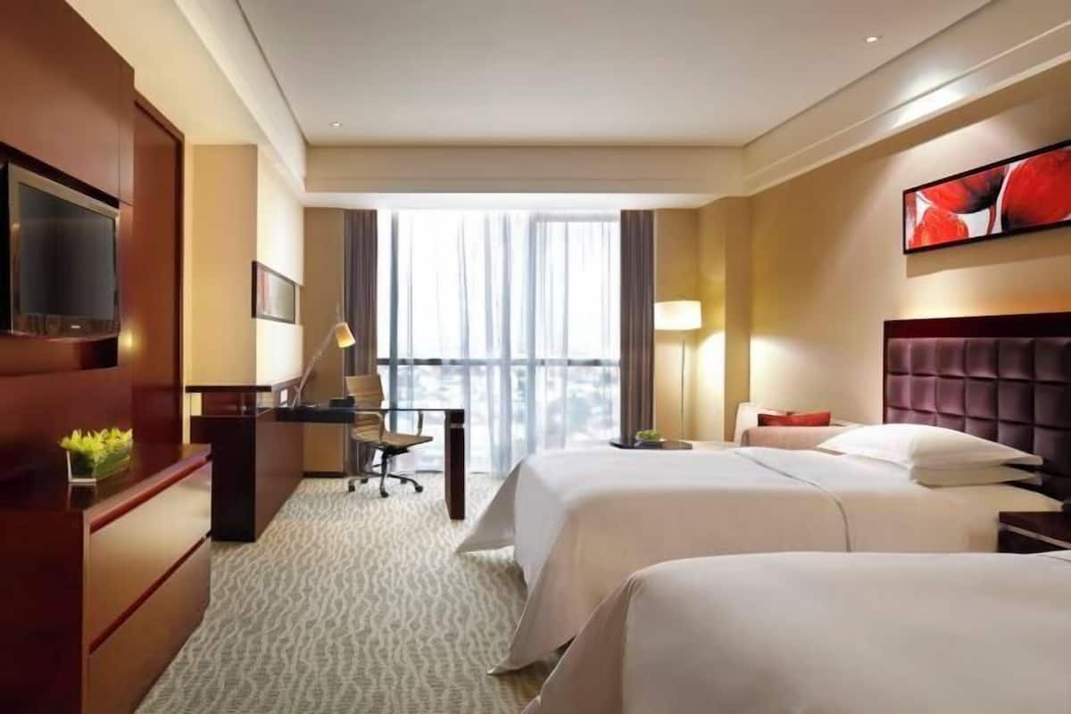 Minibar, in-room safe, soundproofing, free WiFi
