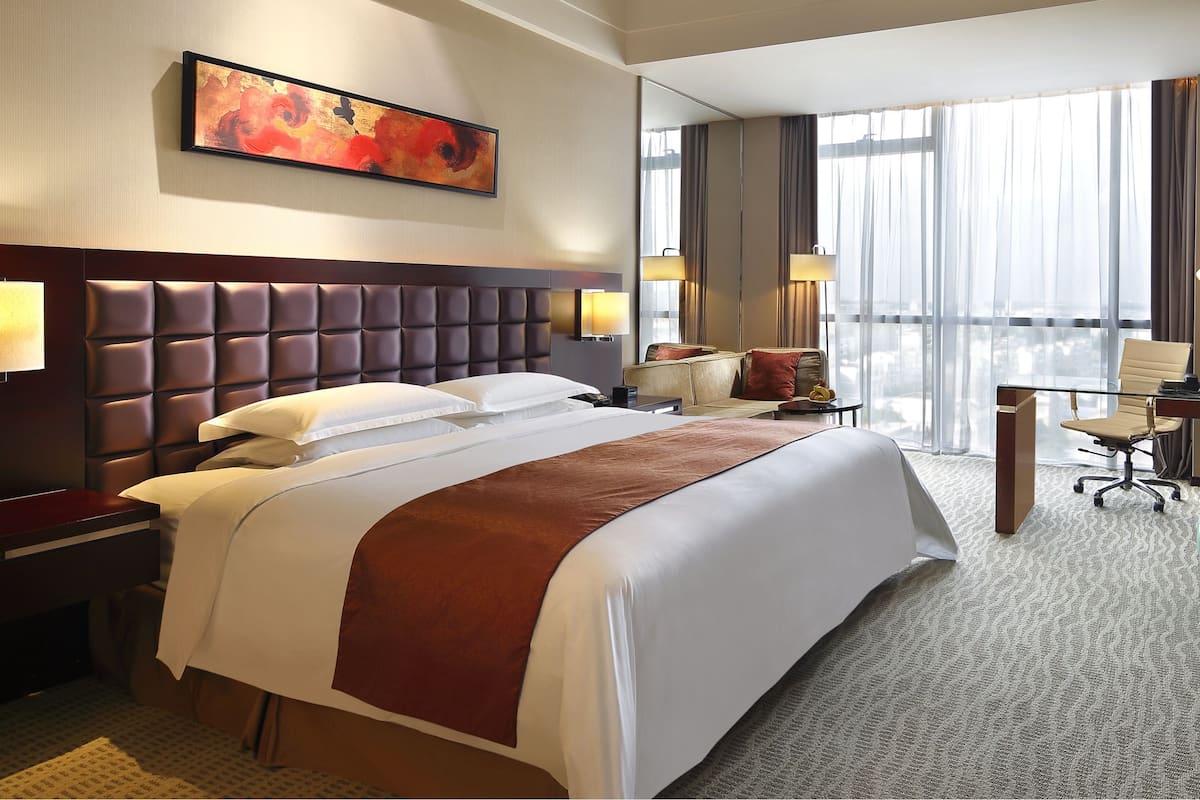 Minibar, in-room safe, soundproofing, free WiFi
