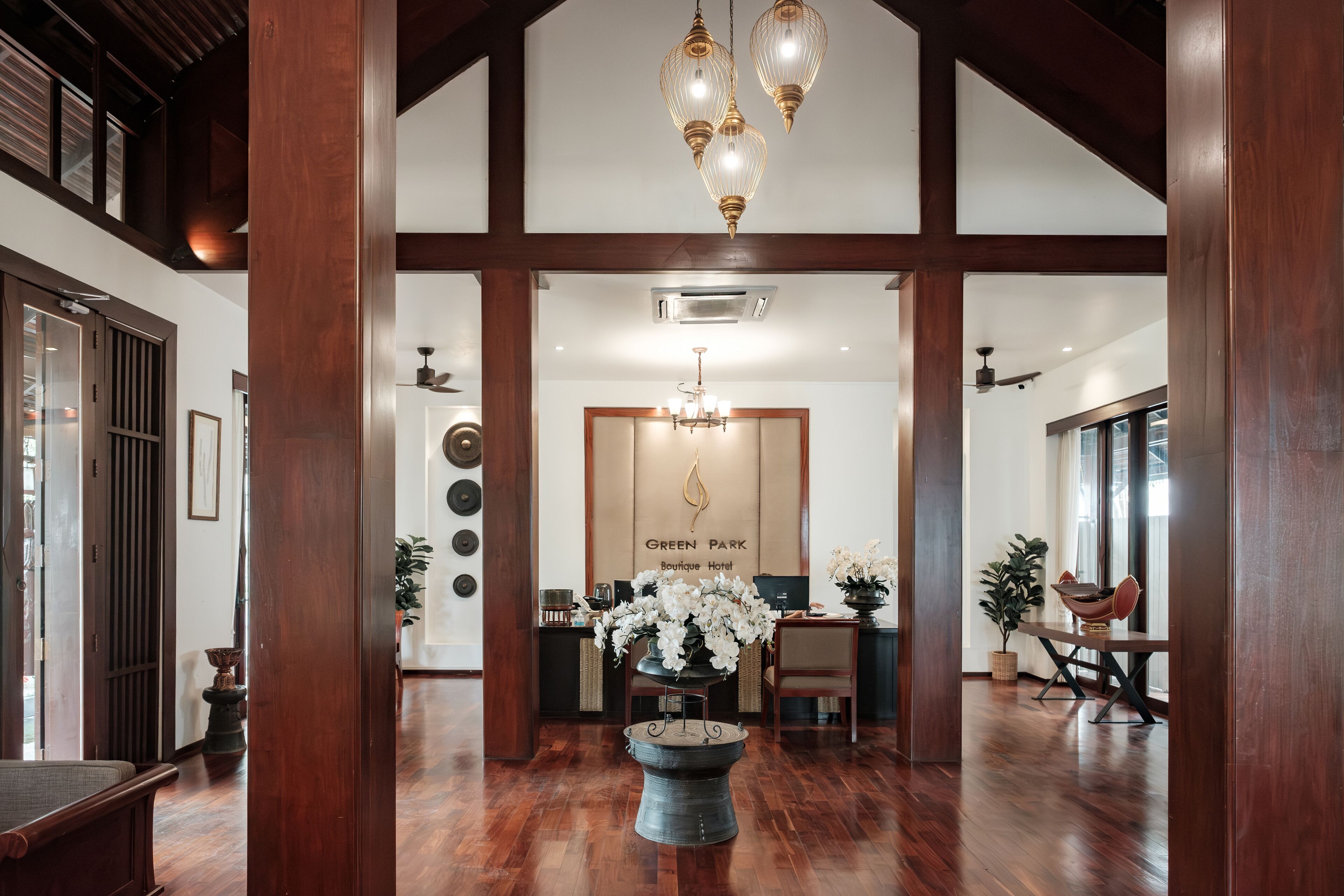 Se sirven desayunos, almuerzos y cenas; cocina internacional